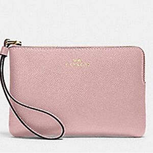 Authentic- NWT COACH CORNER ZIP WRISTLET 
GOLD/POWDER PINK